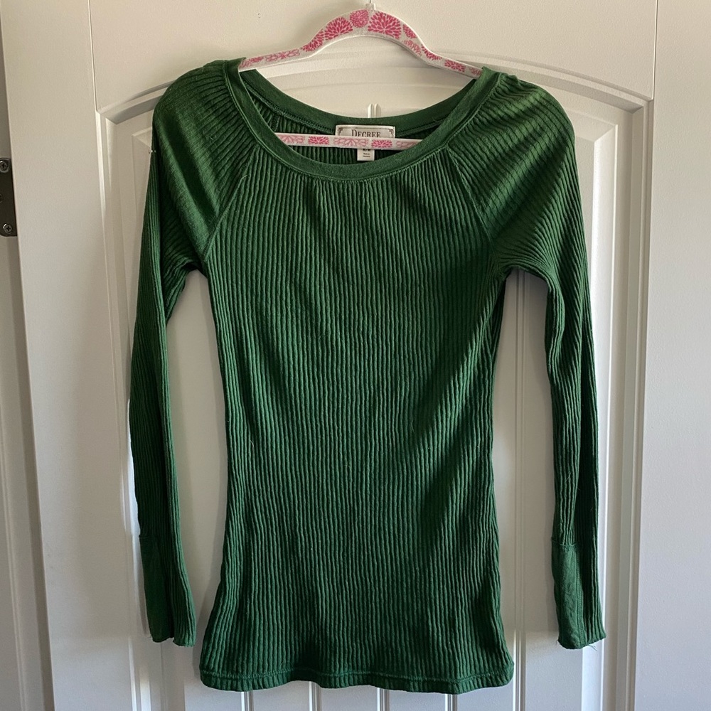 Long sleeve green top